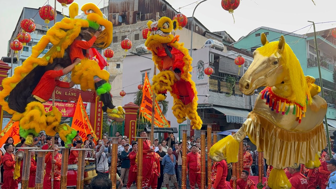 Mùng 8 Múa Lân Bay Nhảy Trên Không Trung Lấy Lì Xì Nhơn Nghĩa Đường Hội Quán Ôn lăng