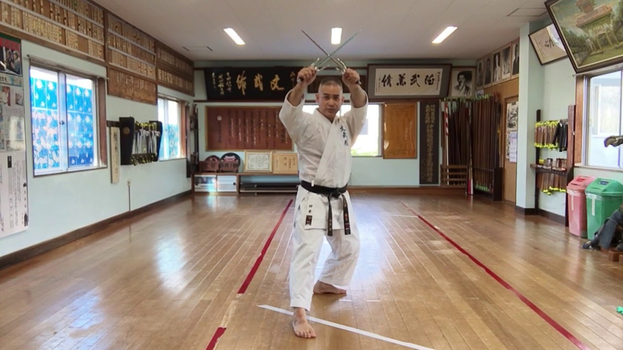 【Okinawa traditional kobudo】沖縄伝統古武道　釵の上段交叉受け・双手打ち（Jodan-kosa-uke・morote-uchi)  Karate  KATA