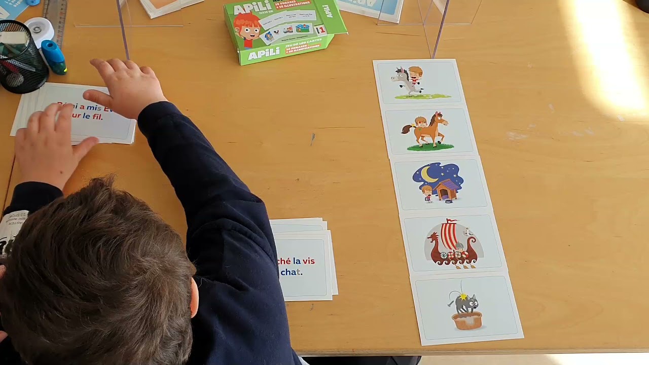 Mathéo et le jeu de 100 cartes Apili