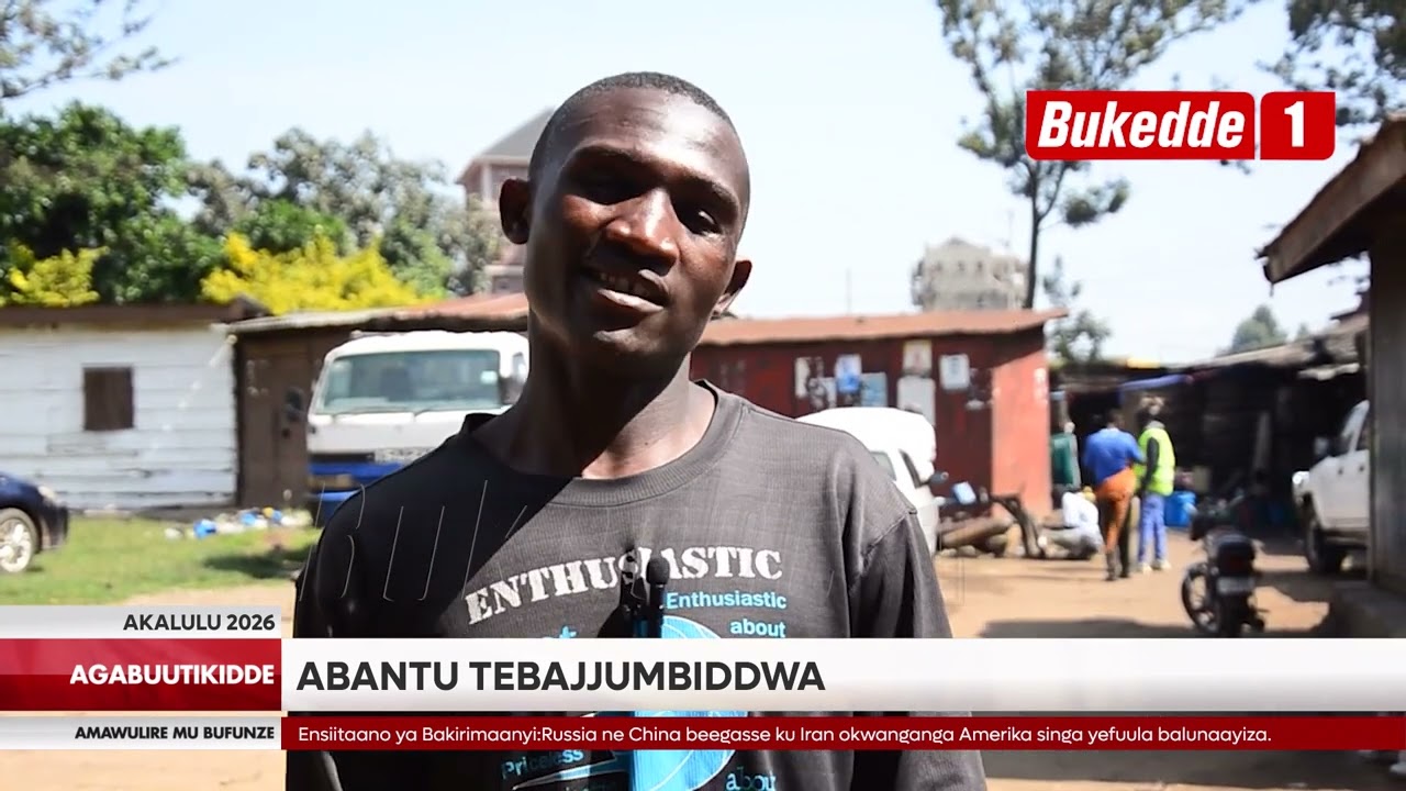 Agabuutikidde: Okulonda mu bifo  gyekutaali kuzzeemu  Abantu neera tebakujjumbidde.