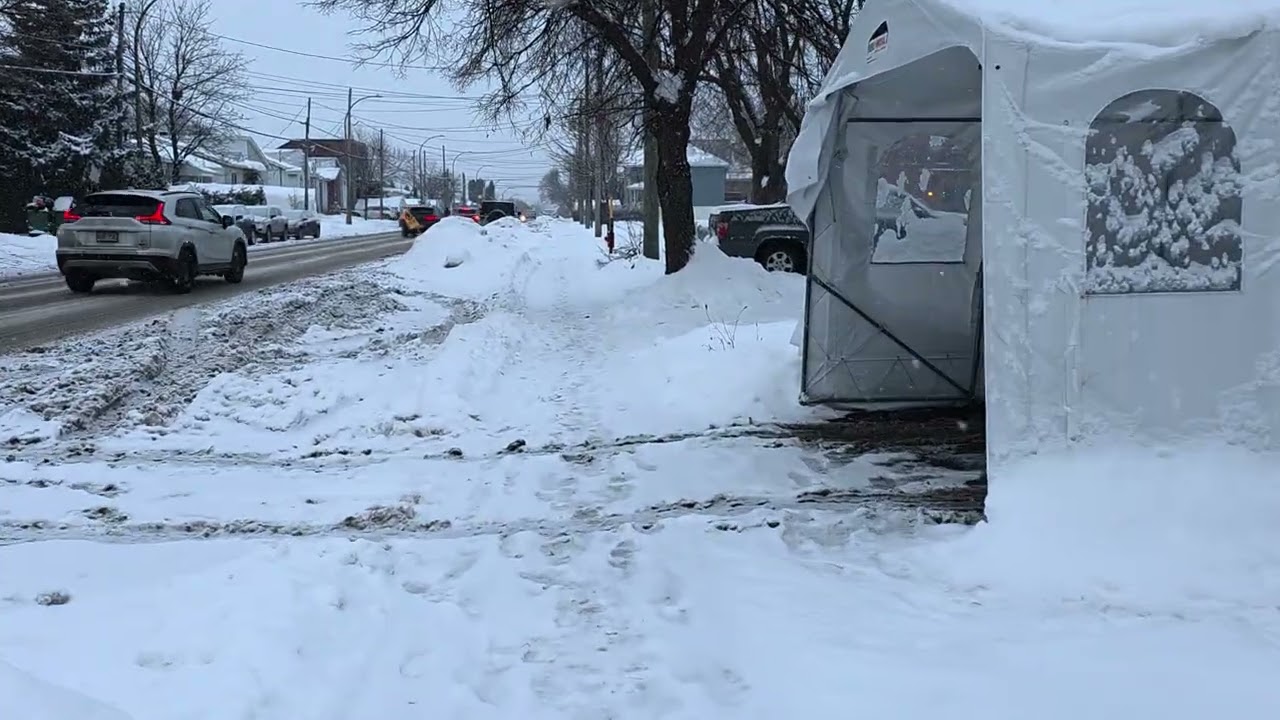 13/12/2025 Il y a de neige Montréal Québec Canada.