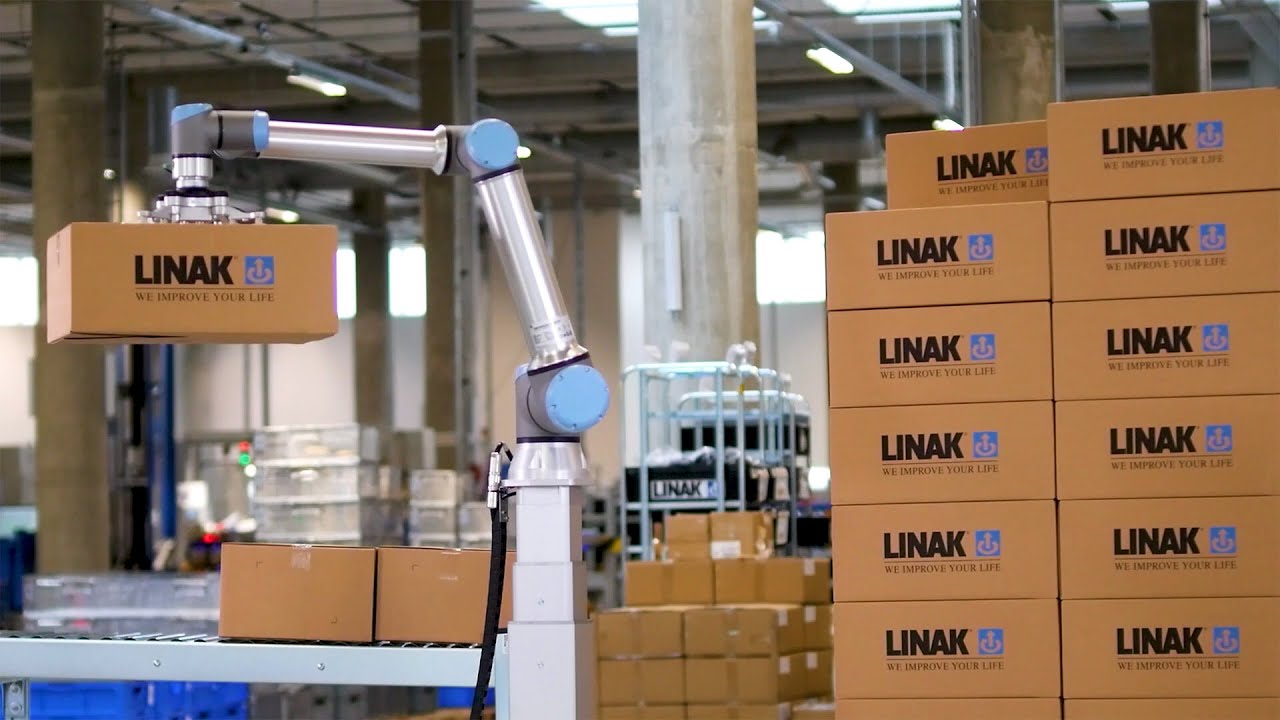 ELEVATE&trade; in action - the LINAK&reg; electric lifting column for cobot palletisers