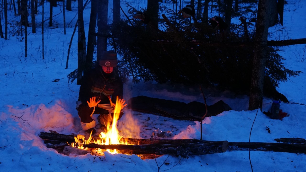 Winter Survival Shelter In Deep Snow - Cold and Alone