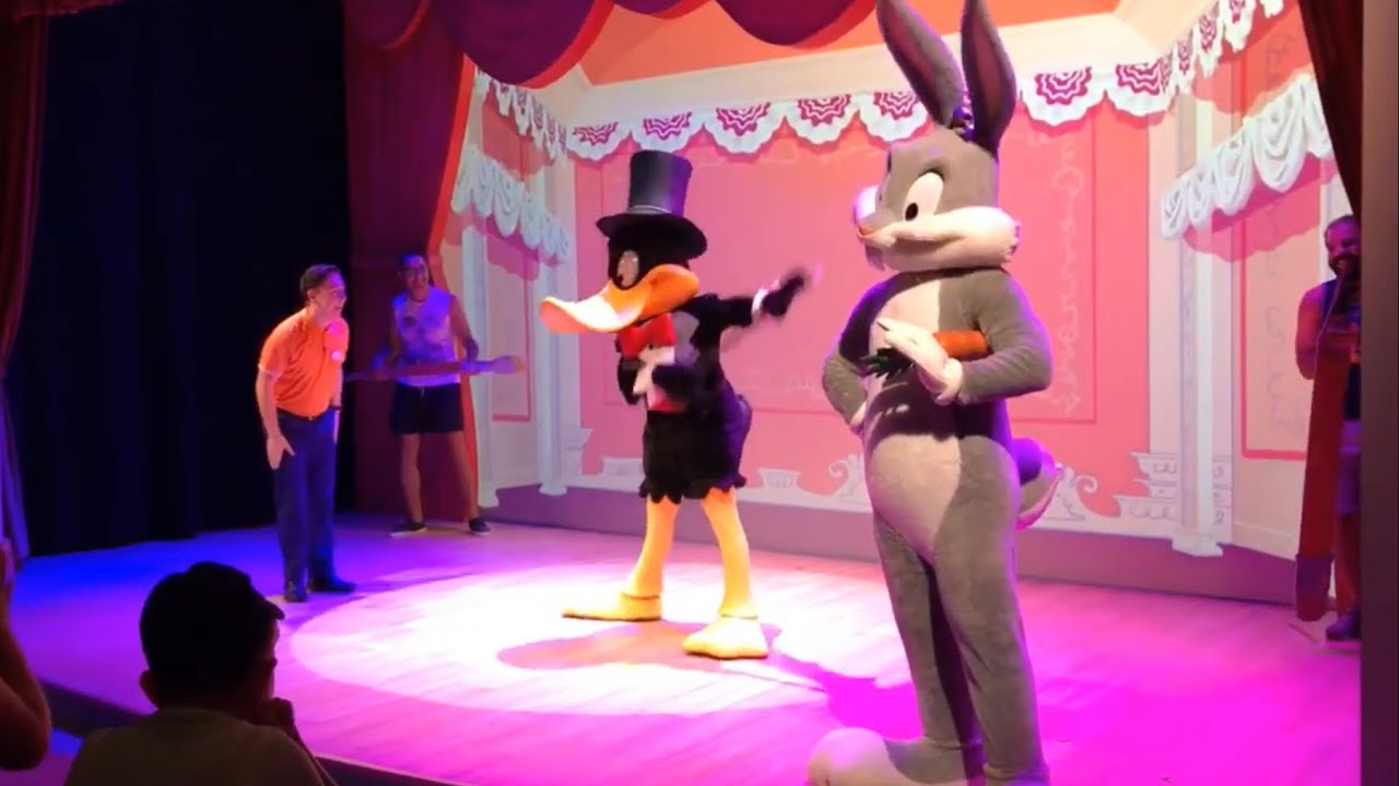 BUGS BUNNY mini Live show   WARNER BROTHERS THEME PARK II Abu Dhabi UAE