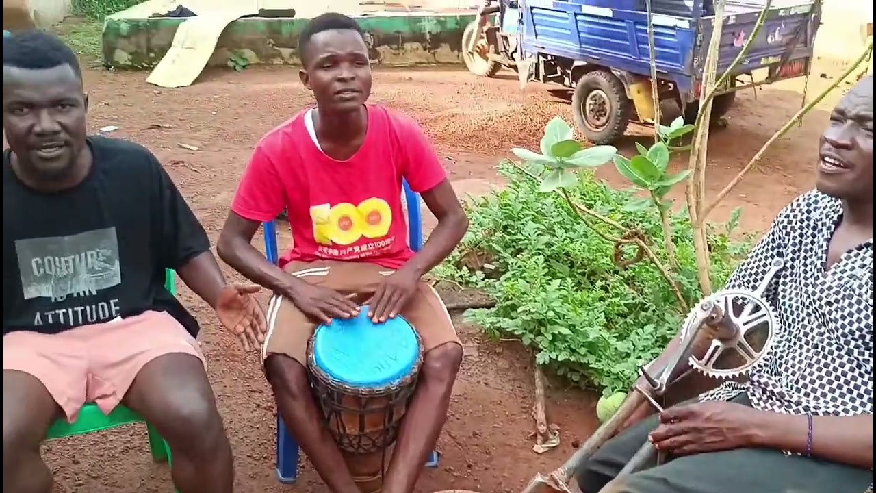L'Artiste Yacouba KOYAMA en demonstration de ses talents