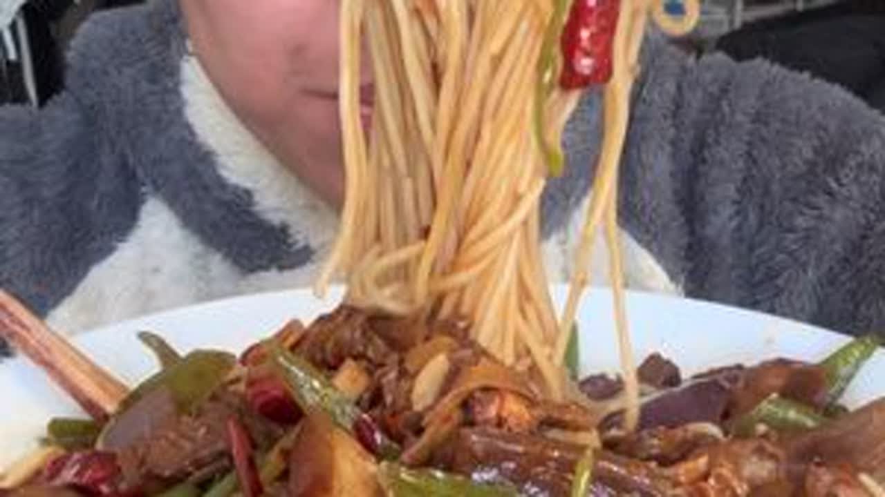 新的一年，祝你我：碗里有热饭，身边有良人，心中有暖阳。 #美食 #抖音美食创作者 #分享家乡美食 #抖音吃货 #太好吃了