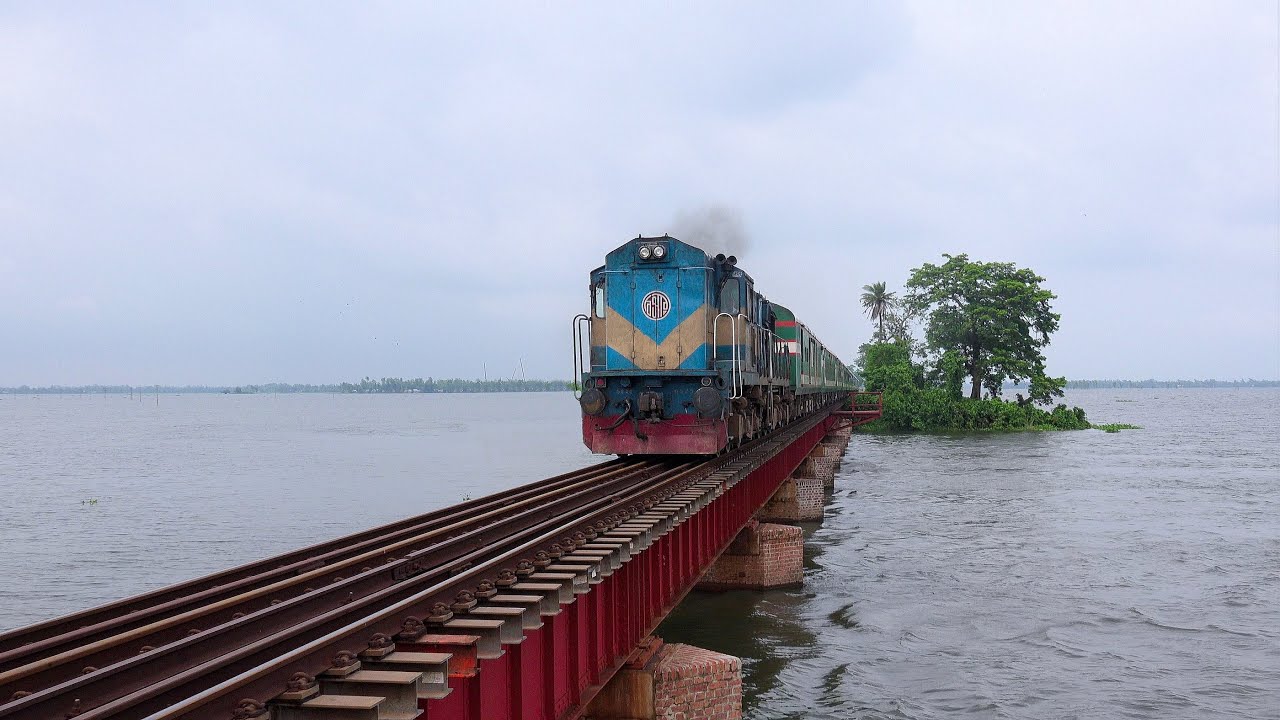 Train on Famous Dilpashar Railway Bridge || Dhumketu Express Train of Bangladesh Railway