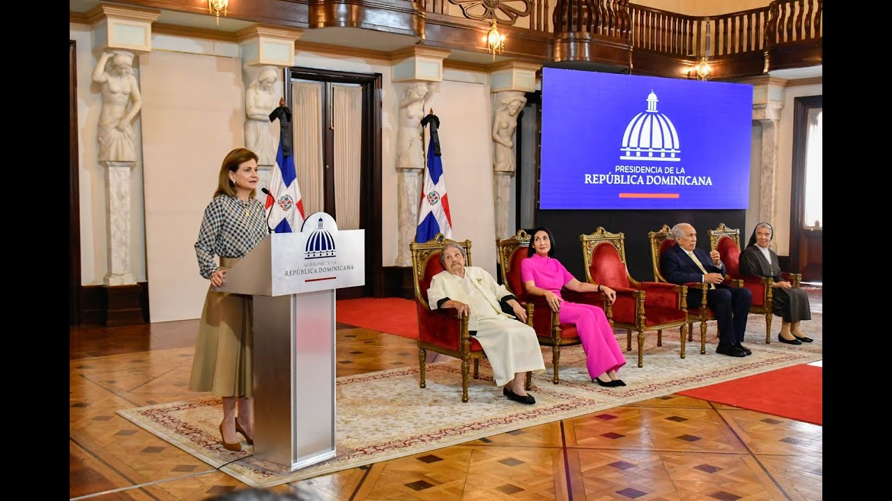 La Vicepresidenta de la República Raquel Peña, reconoce públicamente al Doctor José García Ramírez