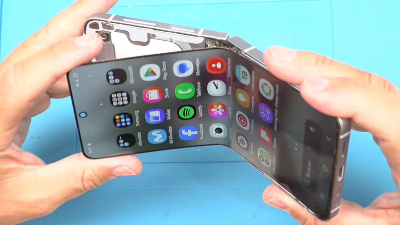 Samsung Galaxy Z Flip 6: черный экран и помехи на дисплее