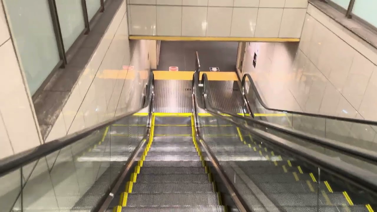 エスカレーター　東京メトロ　銀座線　日本橋駅　のぼり