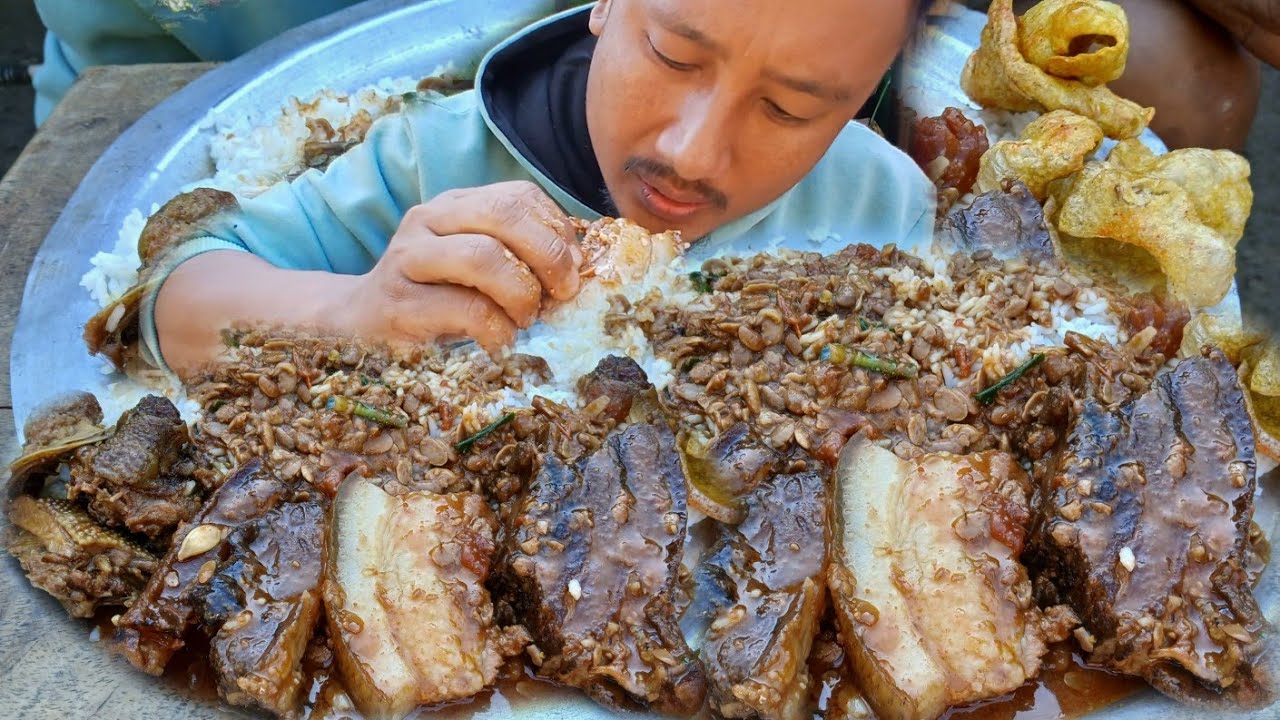 Delicious smoke pork with axone mukbang 