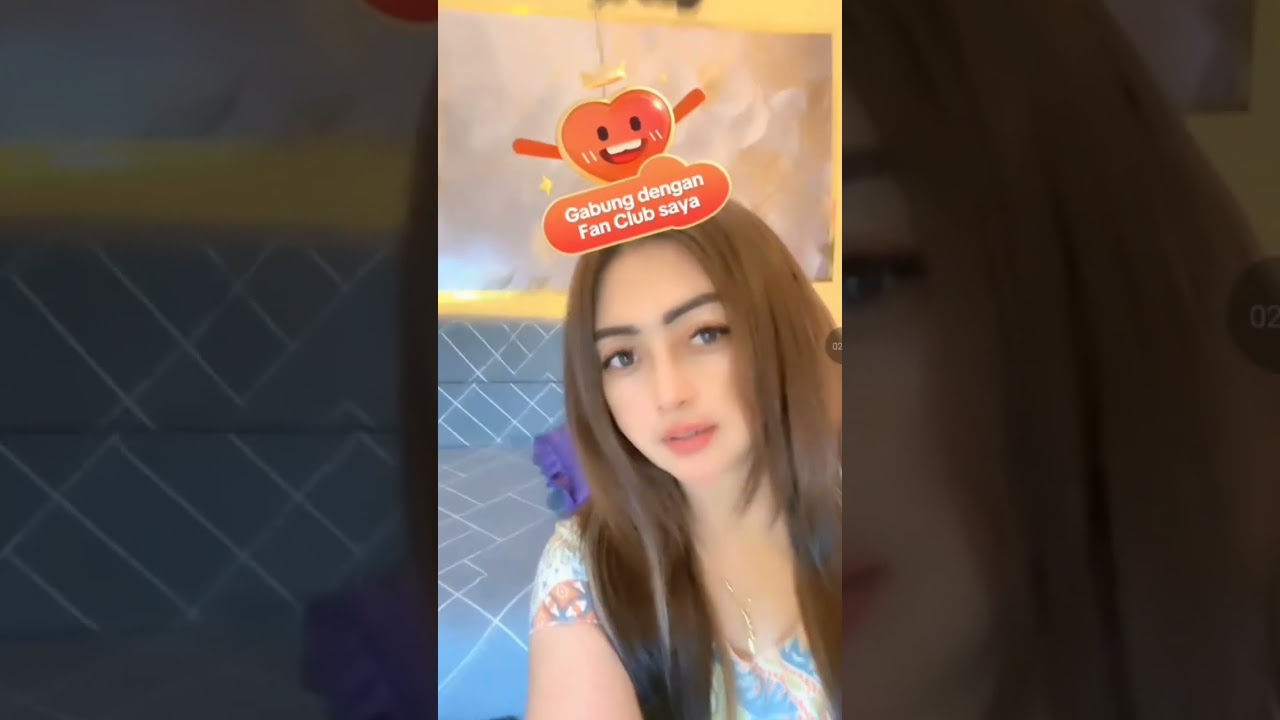 Bunda cantik live sampe guling bikin asik aja