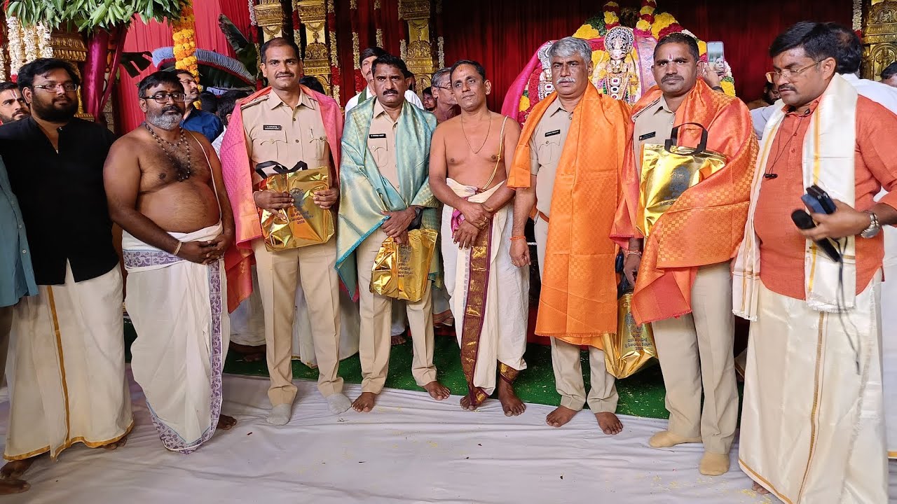 కడప నగరంలో ముఖ్య అతిధులకు సన్మానం  శ్రీరాముని మూడవ కళ్యాణంకు మున్సిపల్ హై స్కూల్ గ్రౌండ్ లో జై