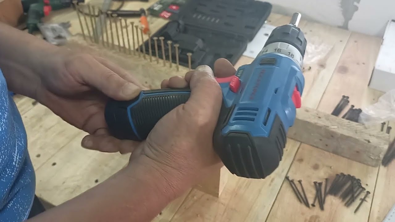Аккумуляторный шуруповерт RockForce BT-CD11-A1 12V