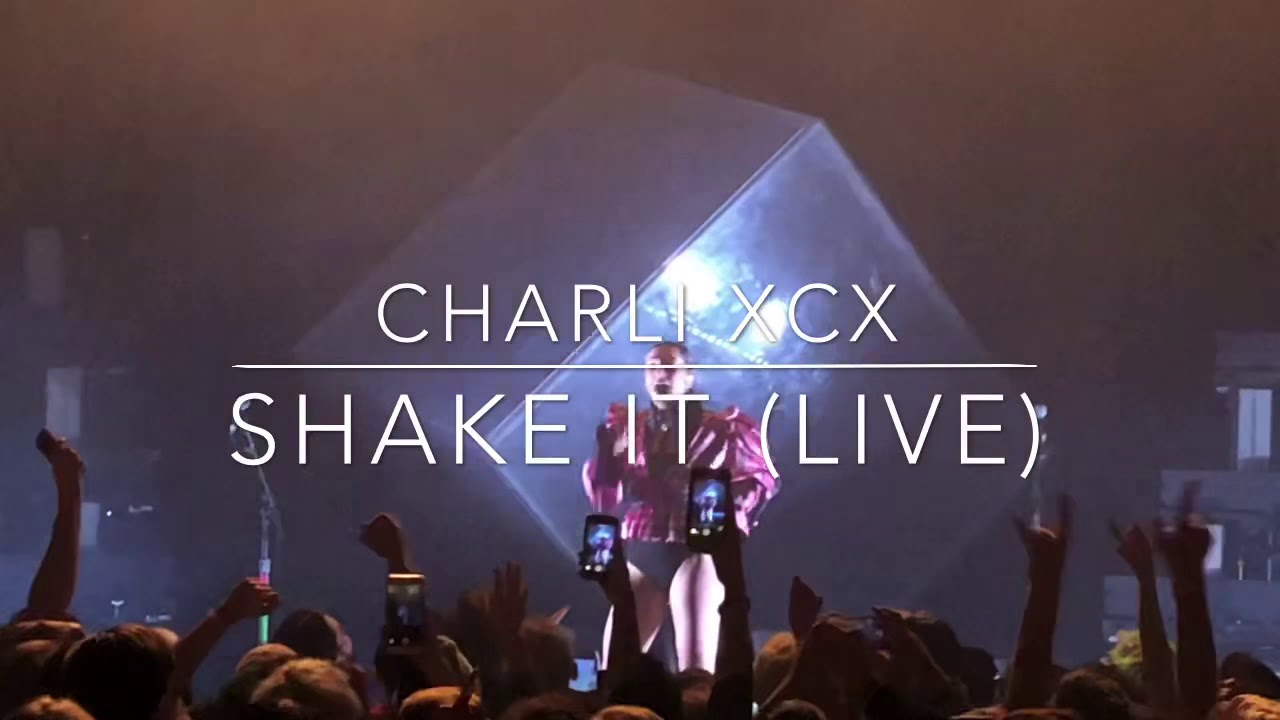 Charli XCX ‘Shake It’ Live in Chicago  @House of Blues 10/12/19