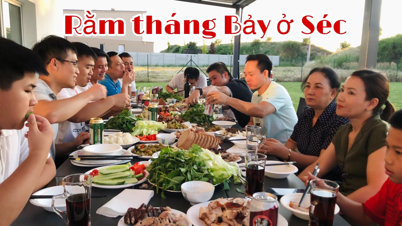 Người Việt ở S&eacute;c đ&oacute;n Rằm th&aacute;ng Bảy | Cuộc sống S&eacute;c | Yvanfamilycz