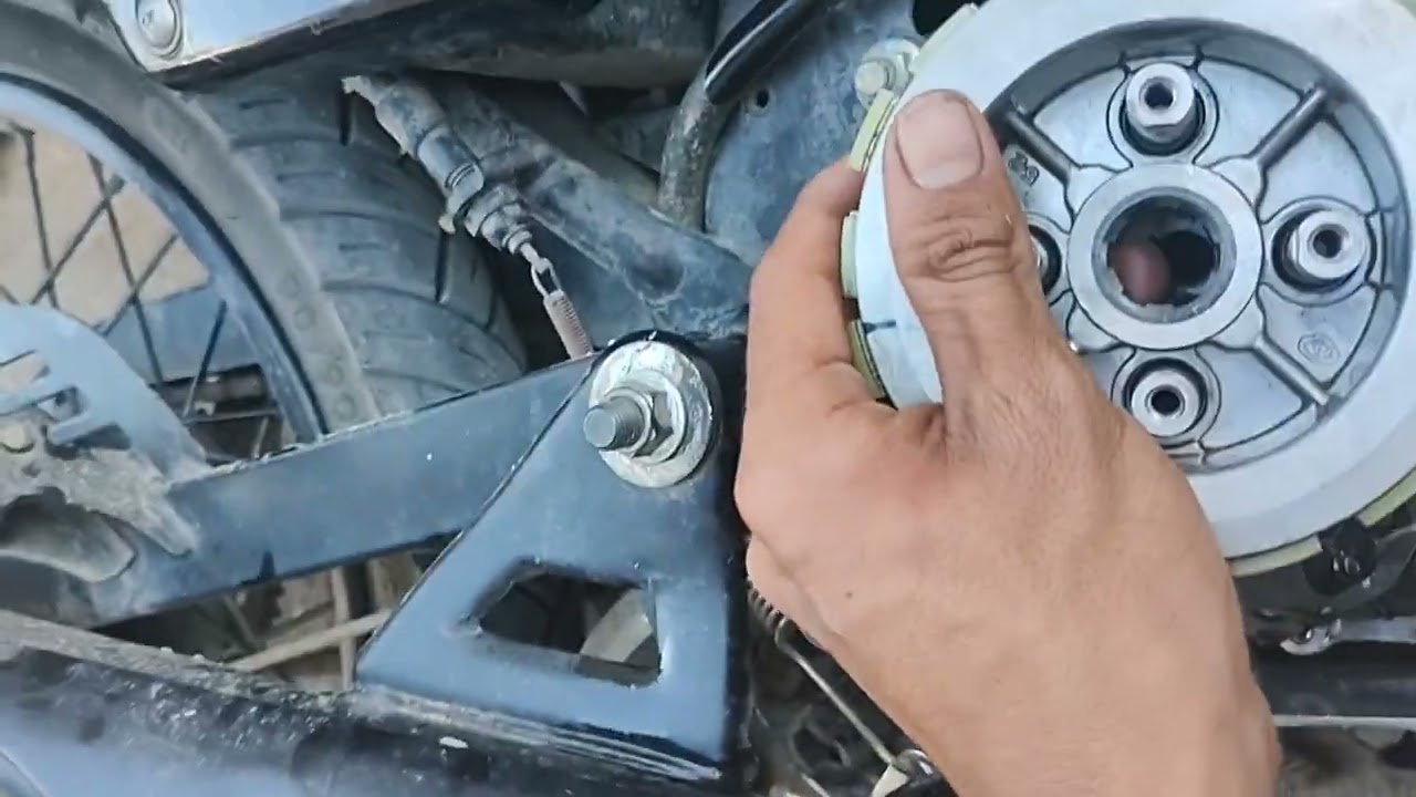 como cambiarle las pastas de clutch   embrague de moto ft150 Italika y 125 y 200