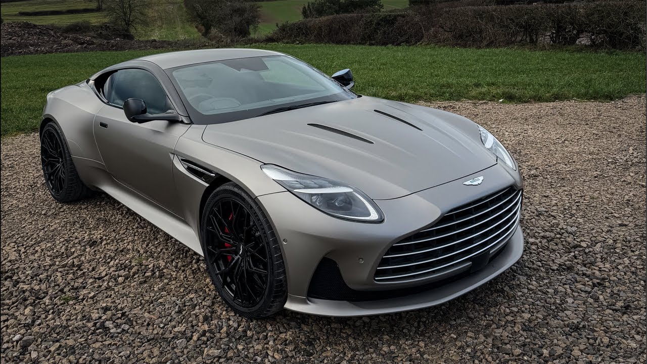 ASTON MARTIN DB12 LIVE DRAW