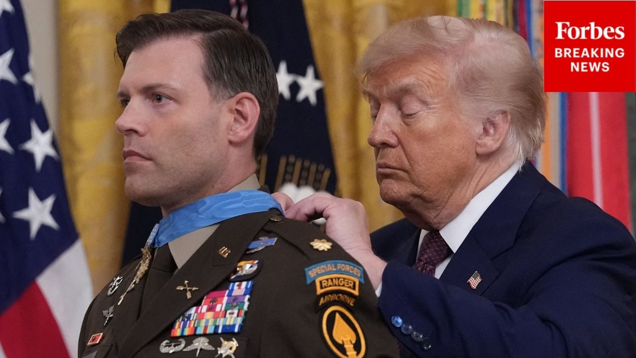 СРОЧНЫЕ НОВОСТИ: Президент Трамп проводит церемонию вручения Медали Почета