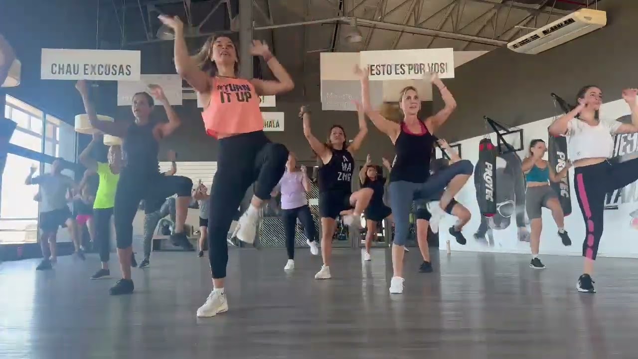 Baila conmigo..