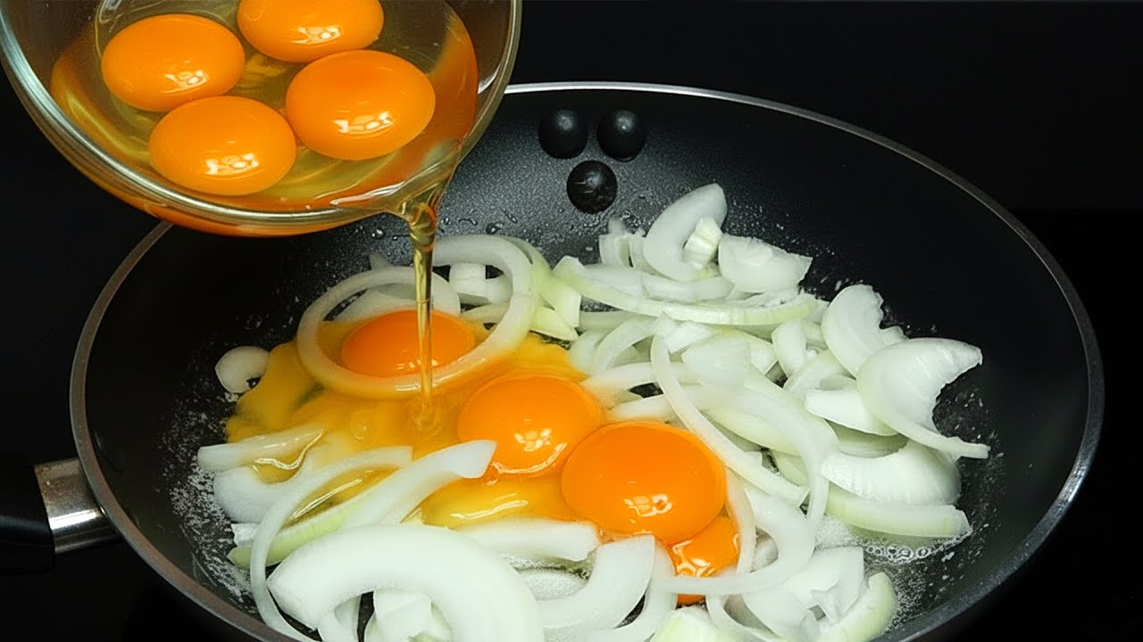 Gießen Sie einfach ein Ei über die Zwiebel🔝 Es ist so lecker, dass ich es fast jeden Tag koche! 😋🔥