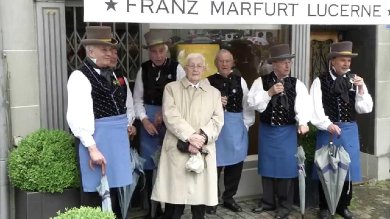 Einmarsch Zunftspiel Zunft zur Waag auf dem Münsterhof