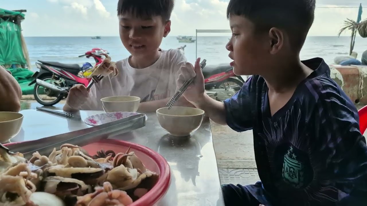 Nhật Đ&ocirc;ng Ăn Ghẹ, T&ocirc;m T&iacute;t V&agrave; Mực Tươi Ở Đảo H&ograve;n Sơn Ki&ecirc;n Giang 🦀🦑