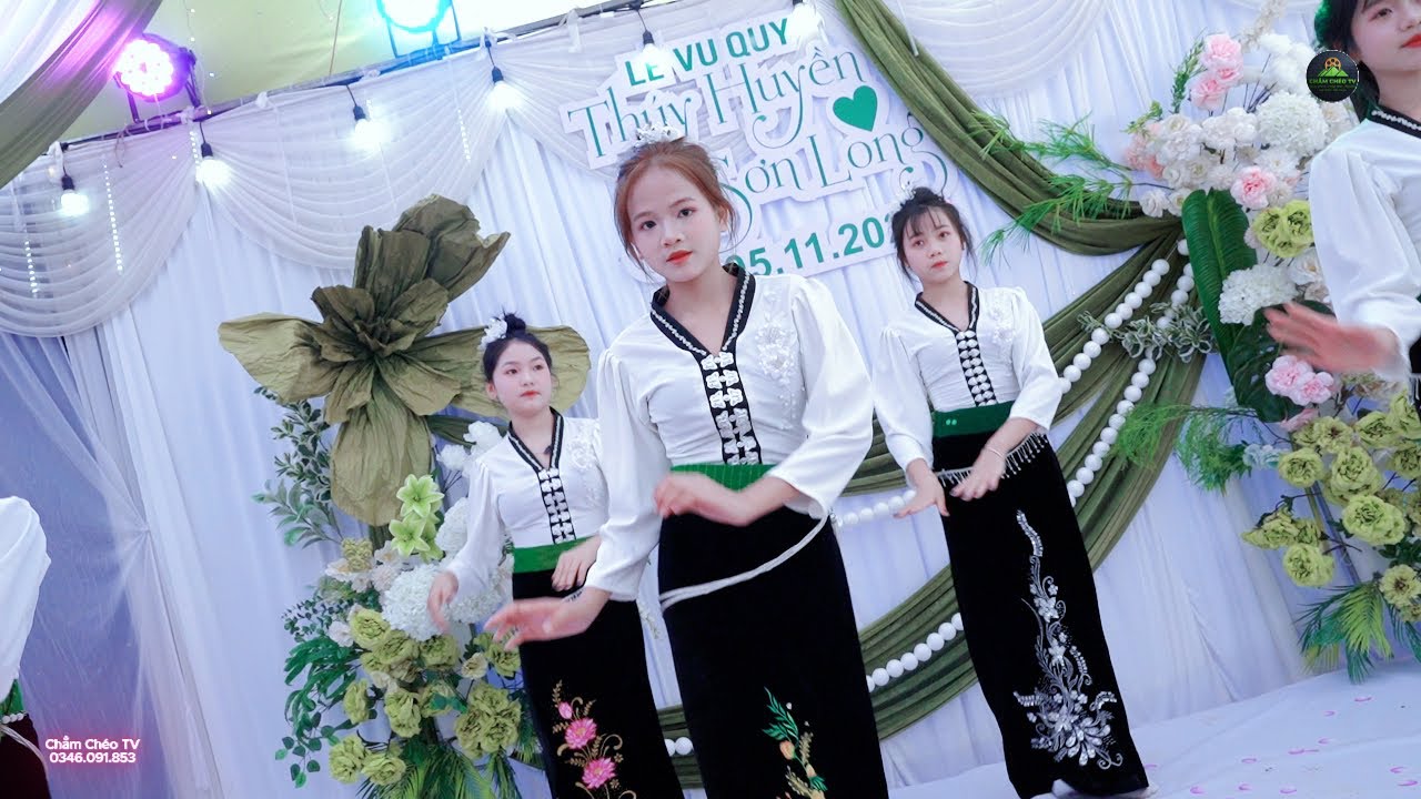 Xem 1000 lần không chán với vũ điệu đắm chìm của các em gái Xà Vịt