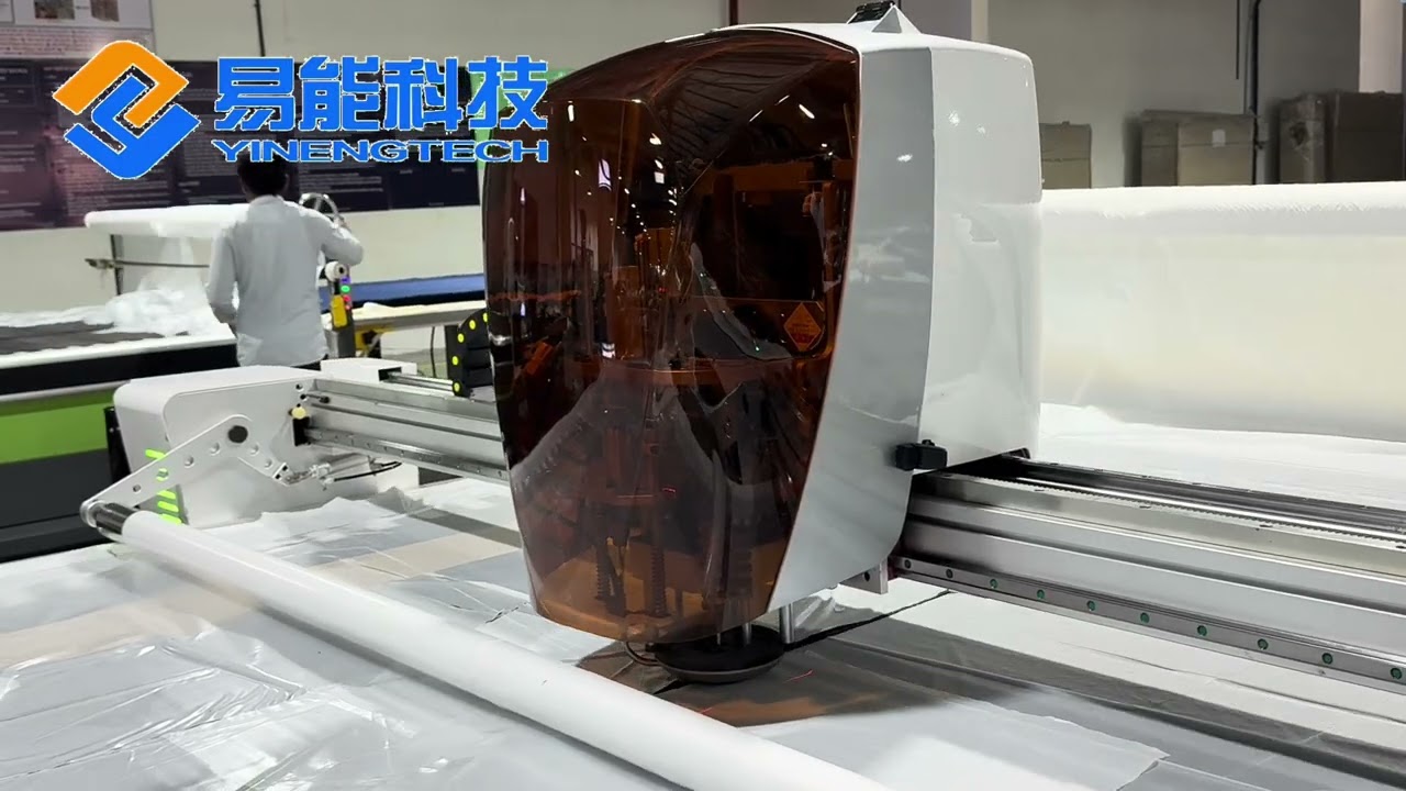 雨衣 90 layers 400gsm coated fabric cutting for Raincoat industry 