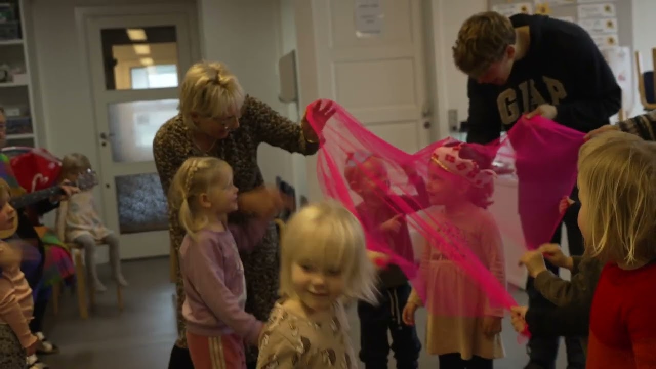 Kejserens nye klæder som sangleg