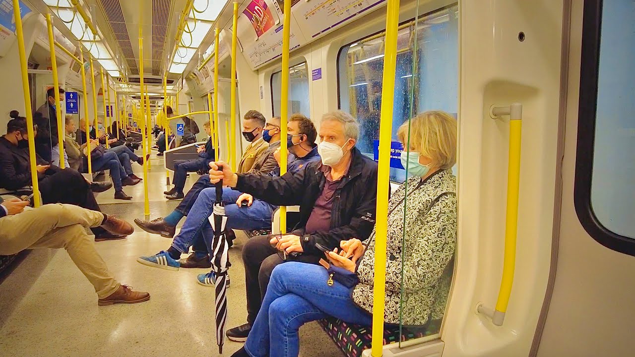 London Train Ride 🚇 Sloane Square to Earl's Court 🌂 | 4K | October 2021