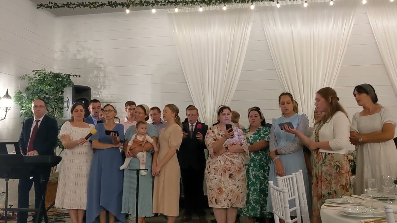 Счастья вам желаем в жизни много