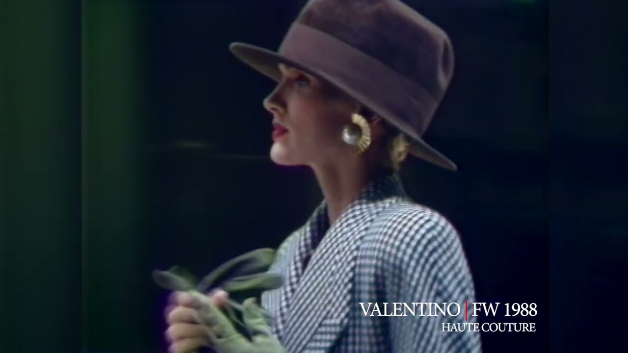 VALENTINO Haute Couture Fall Winter 1988 Paris 4K - Canale Moda