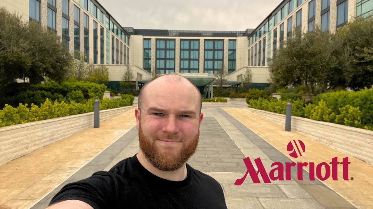 5* STAR Marriott Hotel Tour in Baku, Azerbaijan! 🇦🇿 & Tasting their Delicious Asian Restaurant!