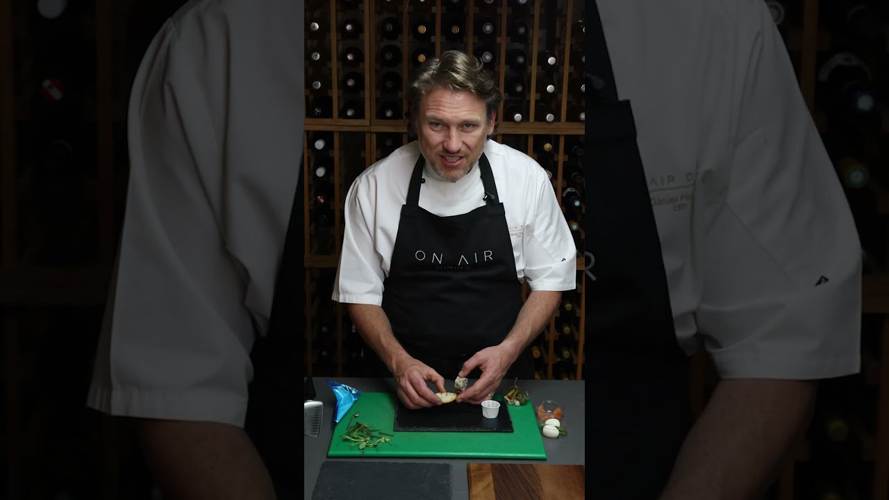 DUCK CANAPÉ ON A PRIVATE JET