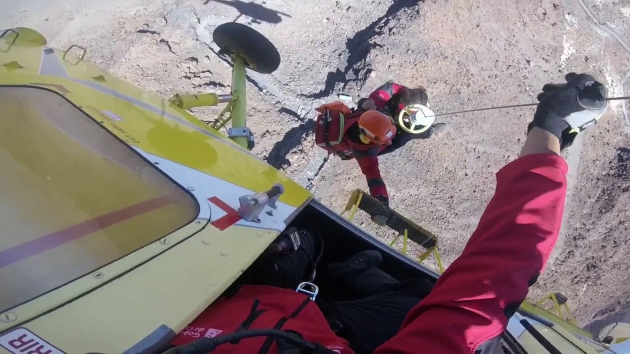 Rescue carried out by the GES helicopter in El Teide, Tenerife
