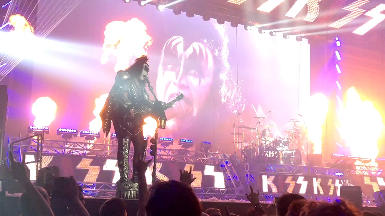 Kiss live at Ahoy Rotterdam May 24, 2017 I Was Made for Lovin' You+Detroit Rock City