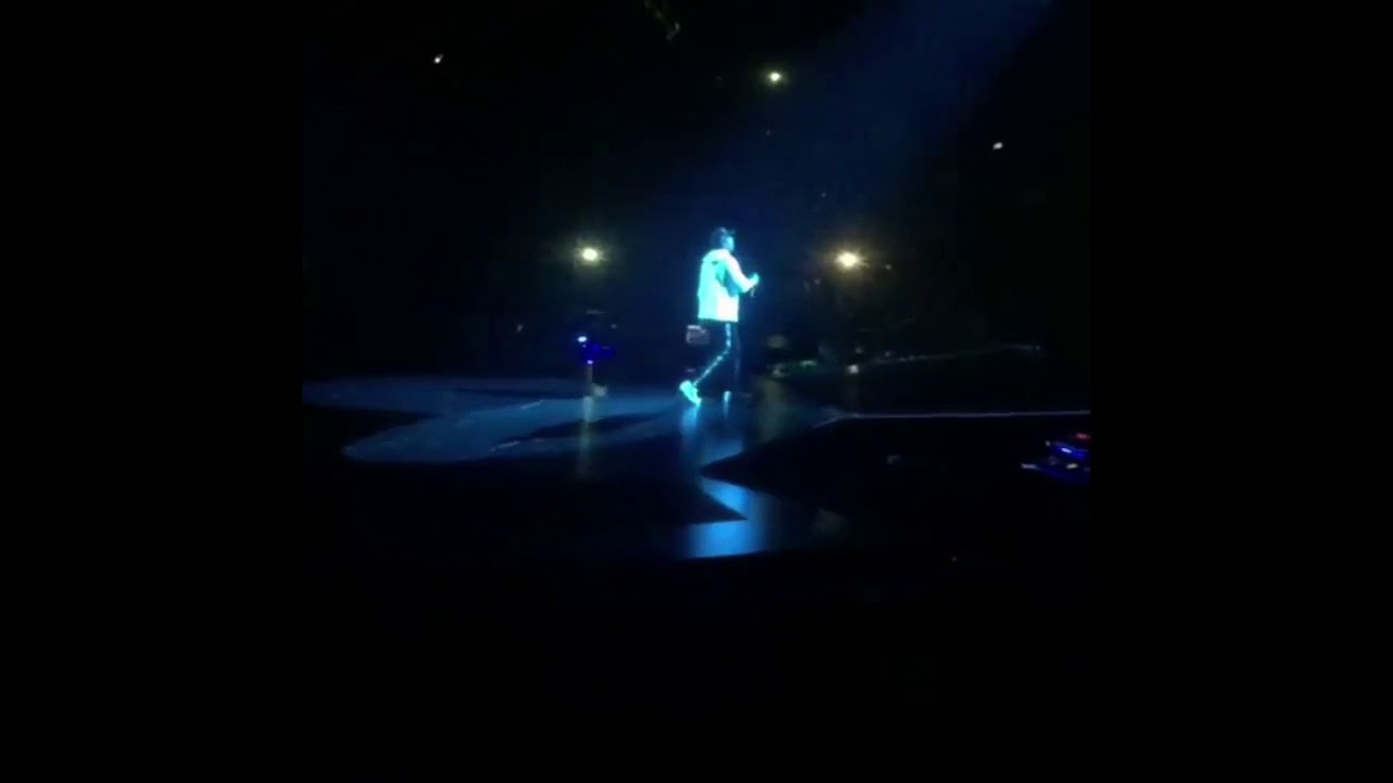 Jay-Z Gives S/O to E-40 and The Bay Area on Stage at The Oracle Arena [BayAreaCompass] #444Tour