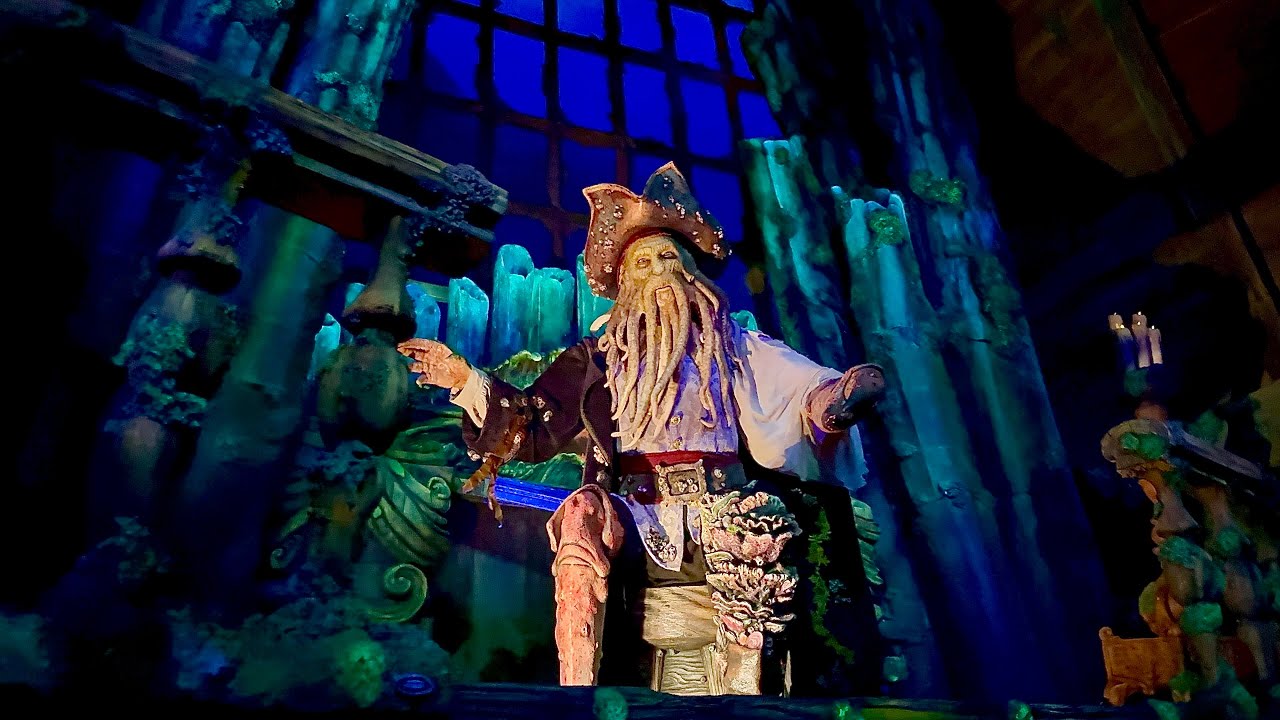 Shanghai Disneyland - Pirates of the Caribbean Battle for the Sunken Treasure