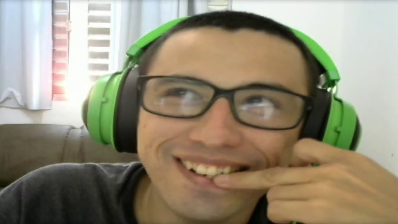 PRIMEIRO BEIJO DO LINDINHO - MELHORES PIORES MOMENTOS DA LIVE DO DEERCHEERUP #56