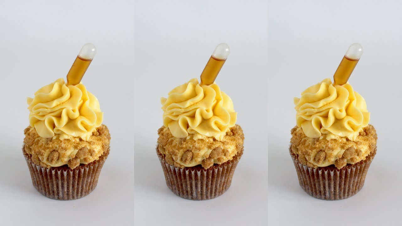 Spiced Apple Maple Cupcakes with Streusel Crumb and Maple Cream Cheese  Buttercream Frosting