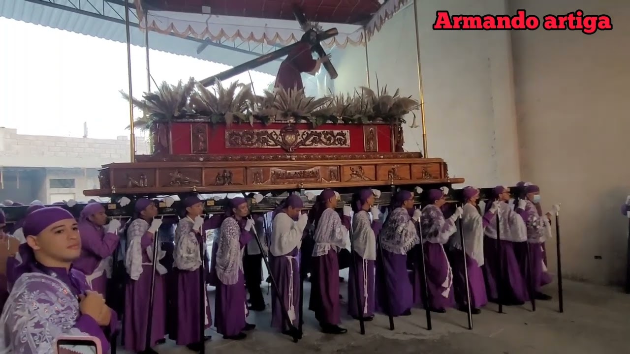 viernes santo / salida de Jesús de nazareno desde la hermandad