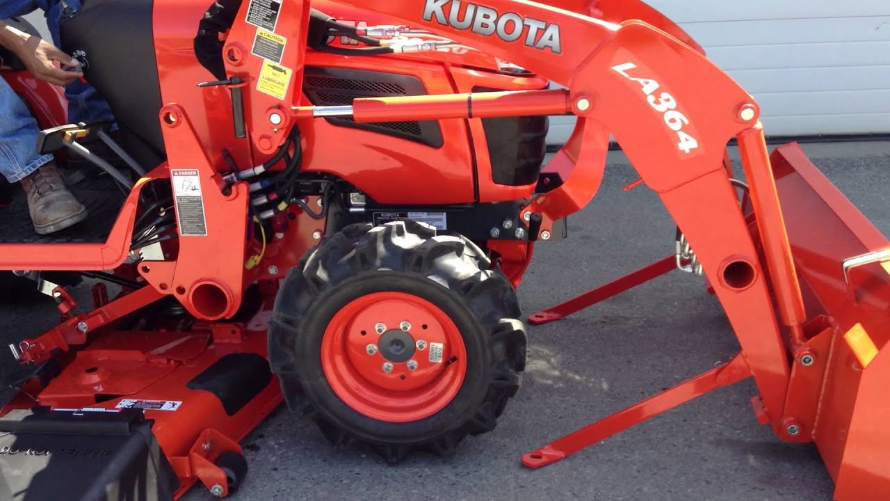 KUBOTA B2920HSD WITH KUBOTA LA364 LOAER REMOVAL