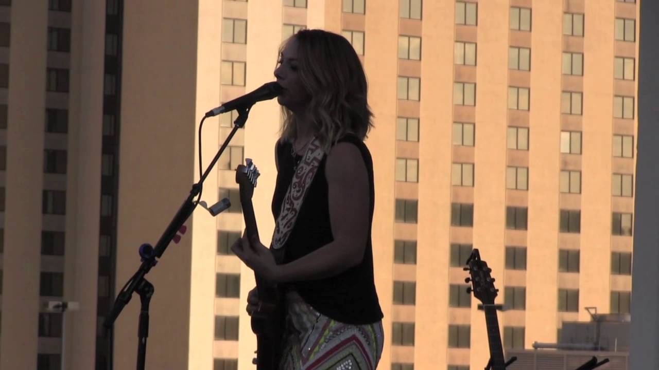 SAMANTHA FISH "Kick Around" - BIG BLUES BENDER 2015