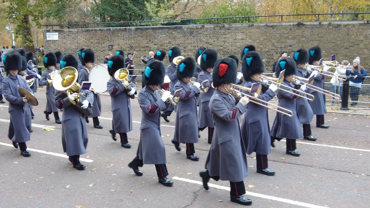*NEW* Irish Guards Marching to St.James's Palace.