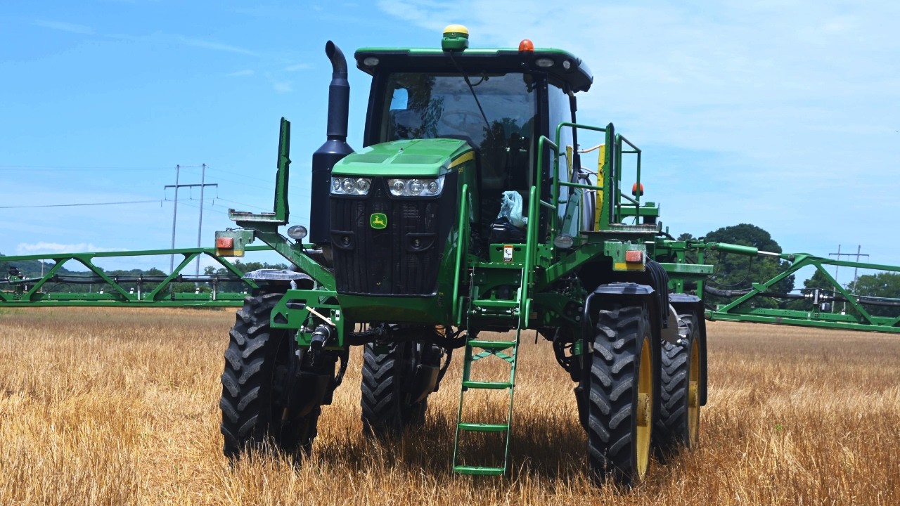 Thrilling Ride: Spraying Pre-Emerge Herbicide with the John Deere R4030 Right Behind the Planter...
