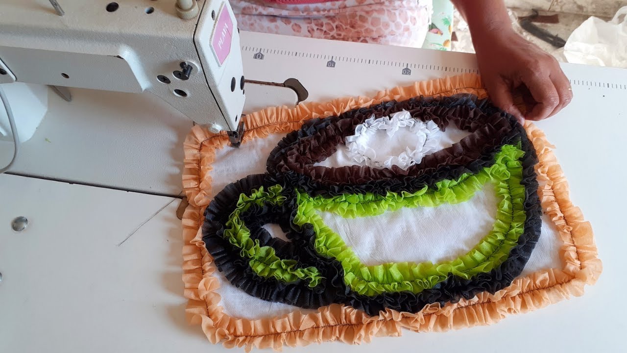 Como Fazer Tapete Frufru Jogo de Cozinha Xícara e Bule ☕ feito com TNT  😍  + Tapete Letra E 😮