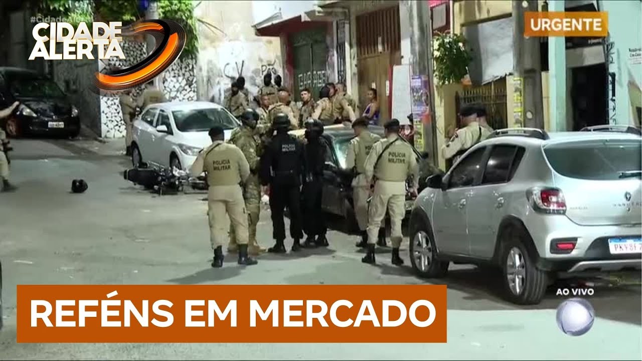 Três pessoas são mantidas reféns dentro de mercado na Bahia; BOPE faz negociações com criminosos