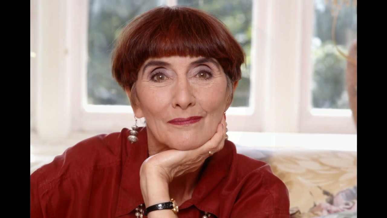 JUNE BROWN (Dot Cotton) sings 