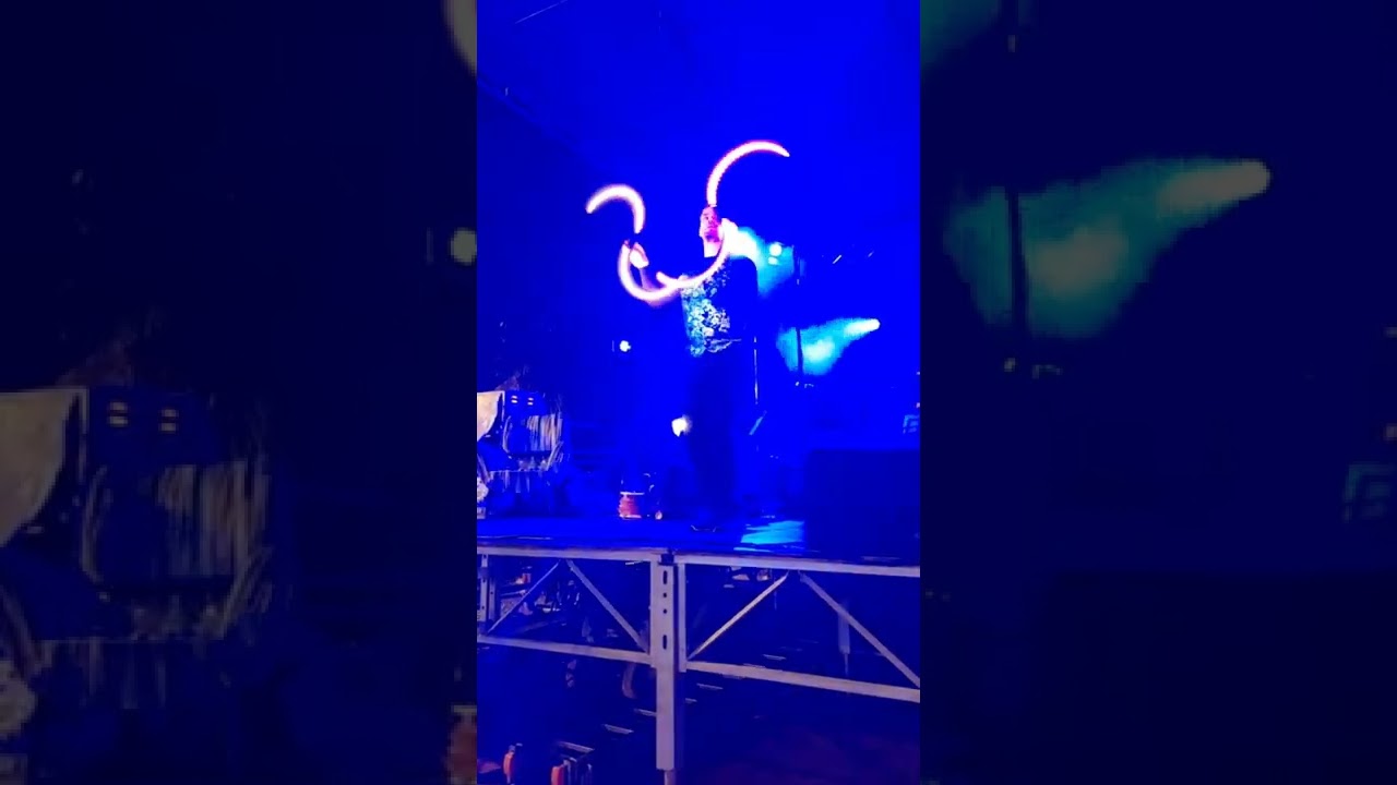 Performance di LED Buugeng sul palco de Il Salto dell'Acciuga di Laigueglia